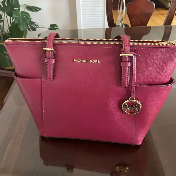 Michael Kors Signature Jet Set East West Top Zip Tote Red Leather Purse NWOT - Picture 2 of 8